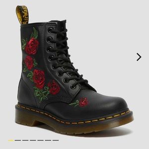 BRAND NEW & STILL IN BOX! Doc Martens 1460 Vonda Floral Lace Up Boots